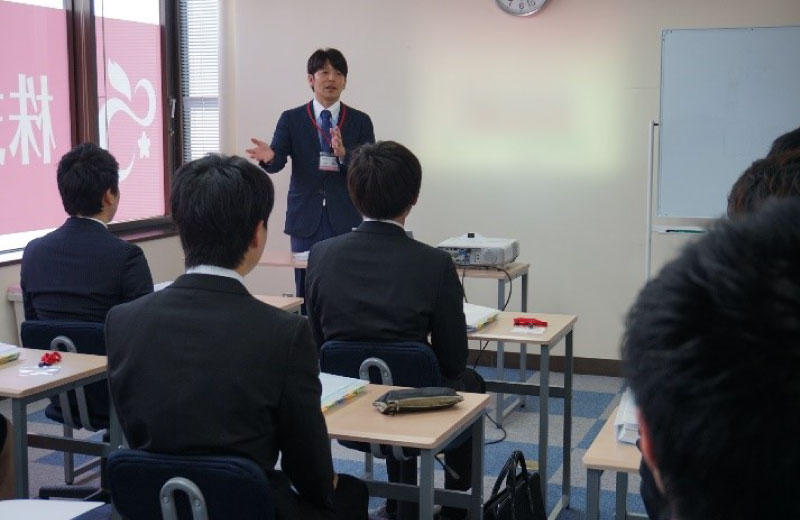 社員同士の食事会の写真