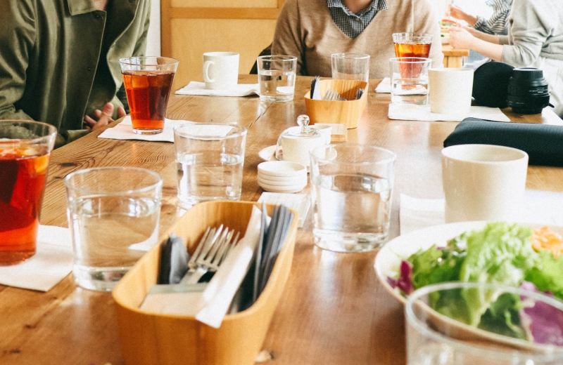 社員同士の食事会の写真